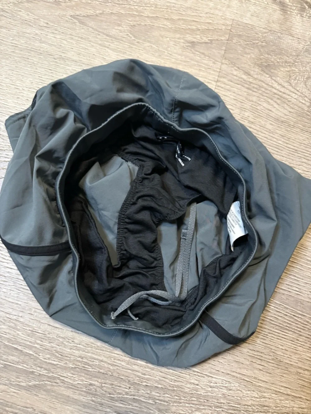 •UNDER ARMOUR• RUNNING SHORTS - Picture 4 of 6